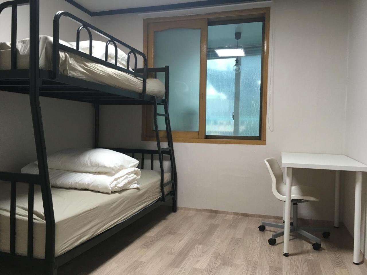 Busan Backpackers Szoba fotó